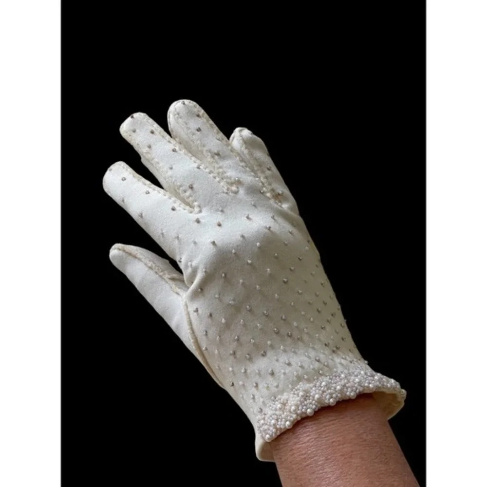 Vintage 60’s White Beautiful Beaded Gloves Made In Hong Kong